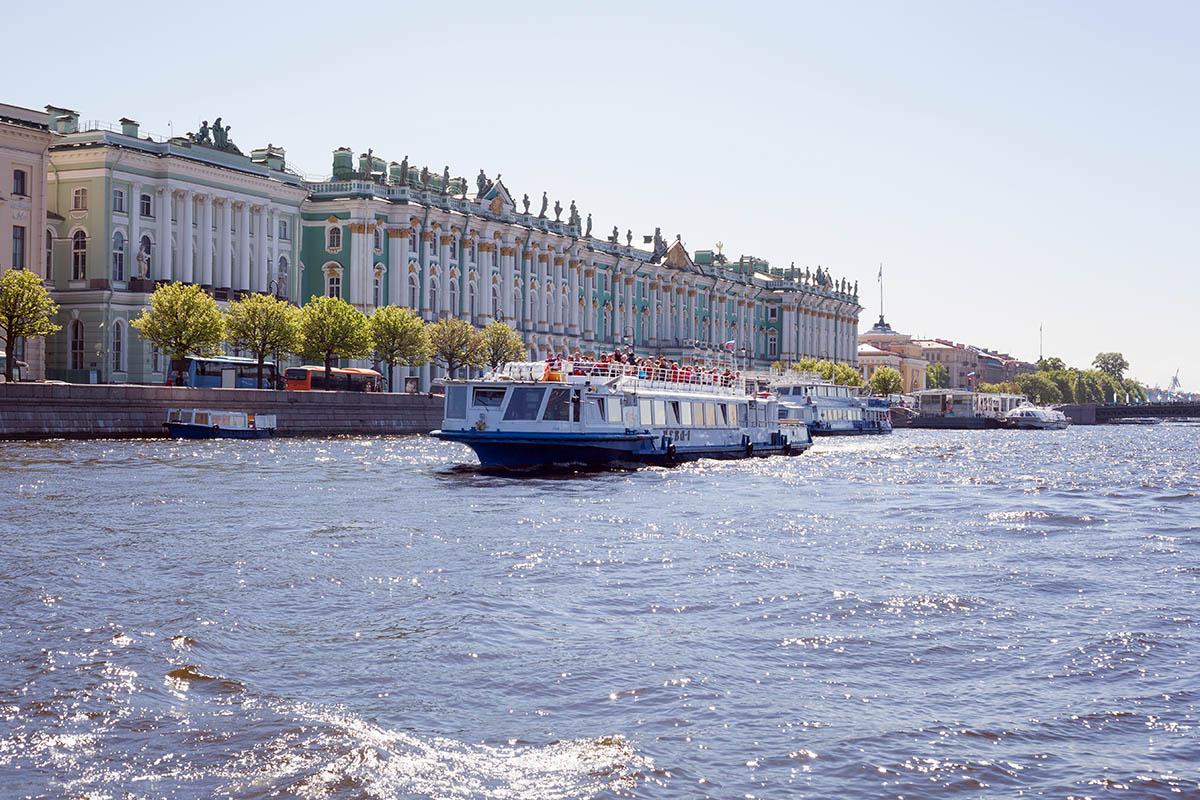 Теплоход Нева-1 в Санкт-Петербурге